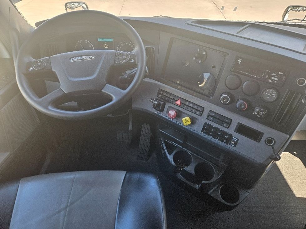Sleeper Tractor-Heavy Duty Tractors-Freightliner-2020-T12664ST-Moberly-MO-622,420\n\t\tmiles-$ 51,500 - Image 11