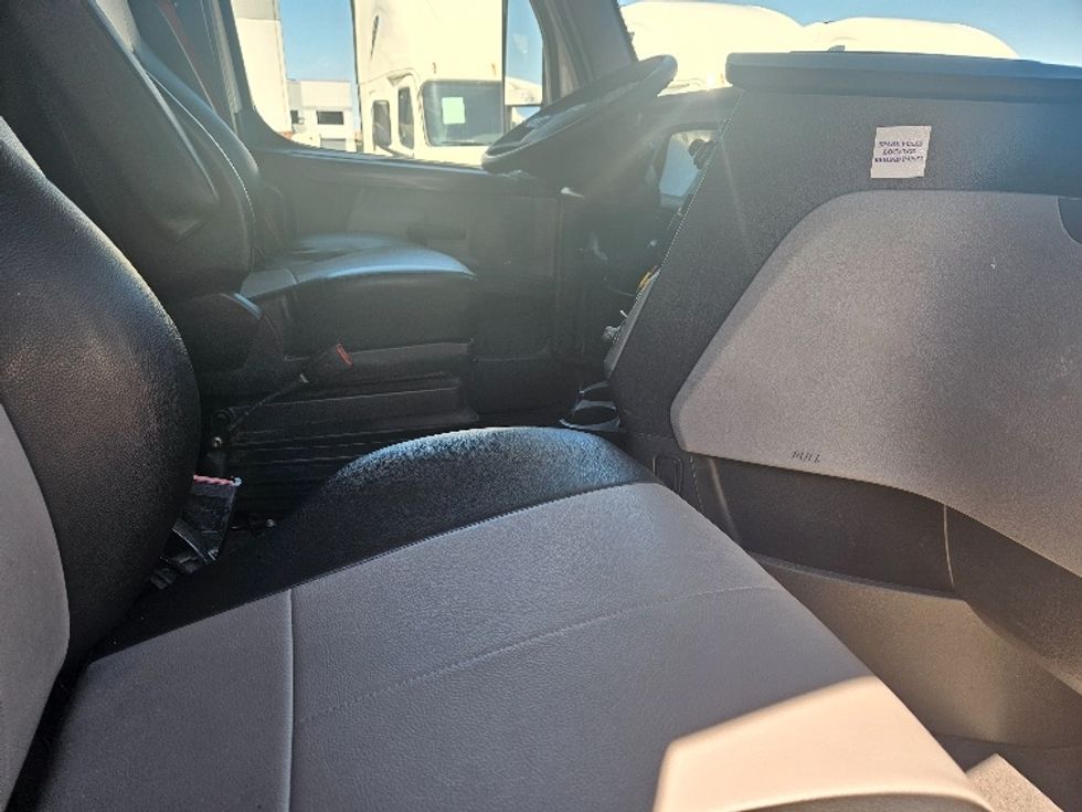 Sleeper Tractor-Heavy Duty Tractors-Freightliner-2020-T12664ST-Moberly-MO-622,420\n\t\tmiles-$ 51,500 - Image 15