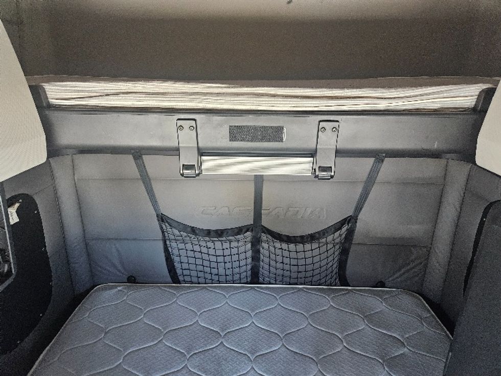 Sleeper Tractor-Heavy Duty Tractors-Freightliner-2020-T12664ST-Moberly-MO-622,420\n\t\tmiles-$ 51,500 - Image 16