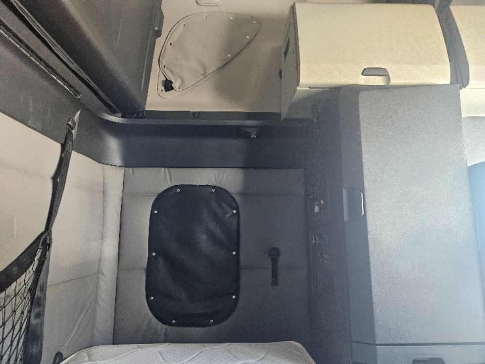 Sleeper Tractor-Heavy Duty Tractors-Freightliner-2020-T12664ST-Moberly-MO-622,420\n\t\tmiles-$ 51,500 - Image 18