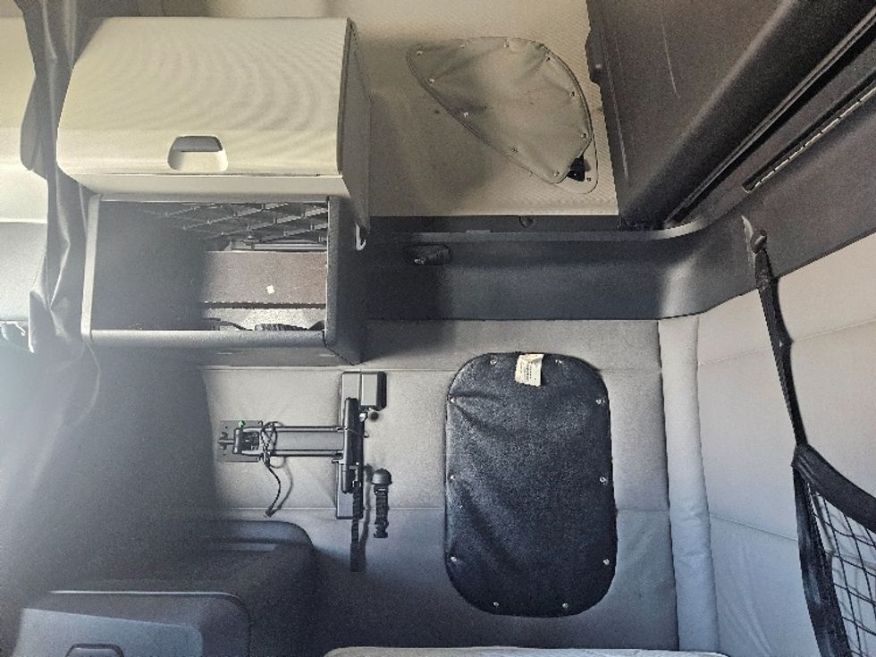 Sleeper Tractor-Heavy Duty Tractors-Freightliner-2020-T12664ST-Moberly-MO-622,420\n\t\tmiles-$ 51,500 - Image 19