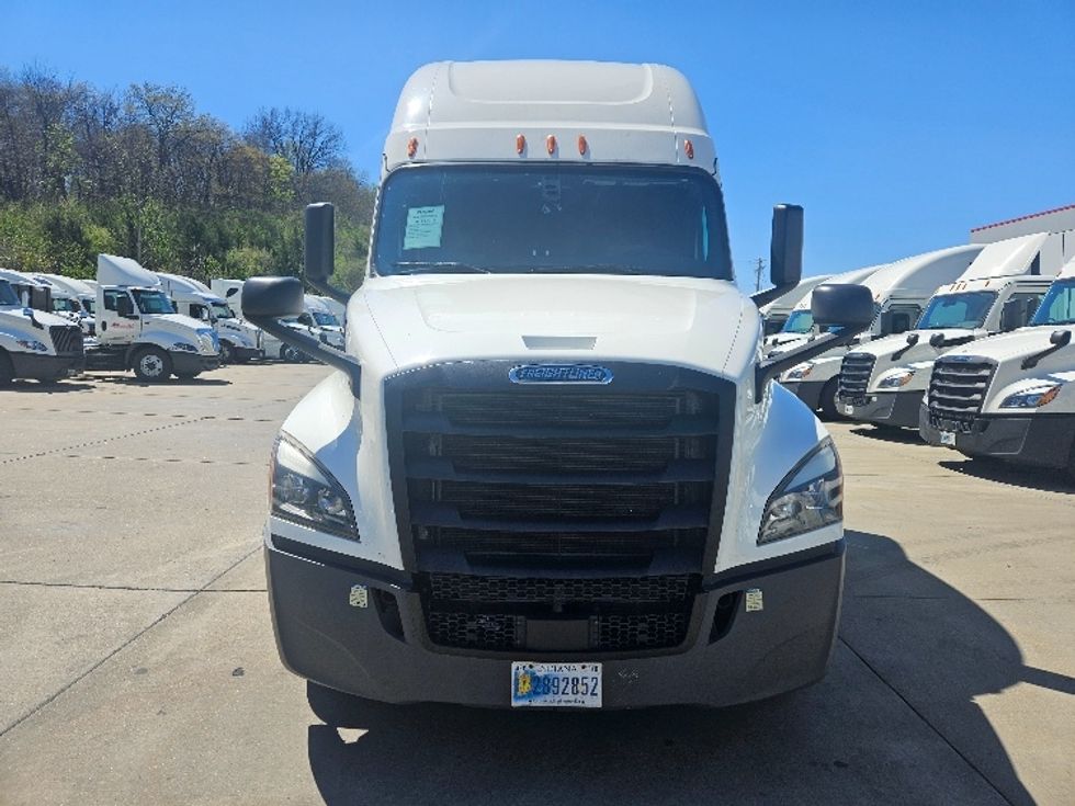 Sleeper Tractor-Heavy Duty Tractors-Freightliner-2020-T12664ST-Moberly-MO-622,420\n\t\tmiles-$ 51,500 - Image 2
