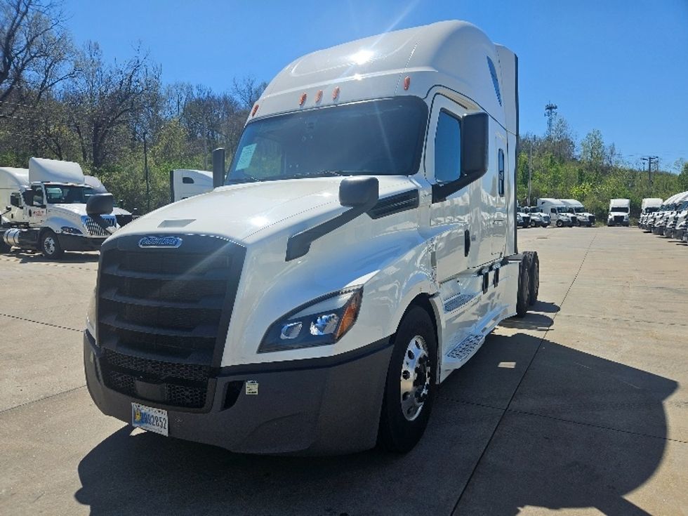 Sleeper Tractor-Heavy Duty Tractors-Freightliner-2020-T12664ST-Moberly-MO-622,420\n\t\tmiles-$ 51,500 - Image 3