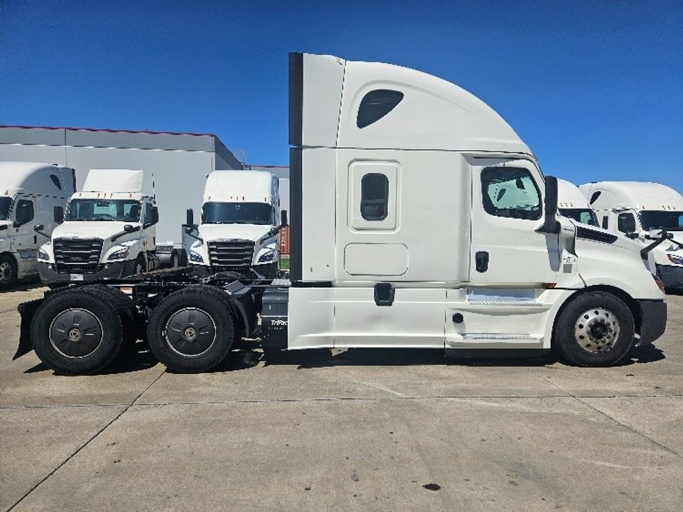Sleeper Tractor-Heavy Duty Tractors-Freightliner-2020-T12664ST-Moberly-MO-622,420\n\t\tmiles-$ 51,500 - Image 8