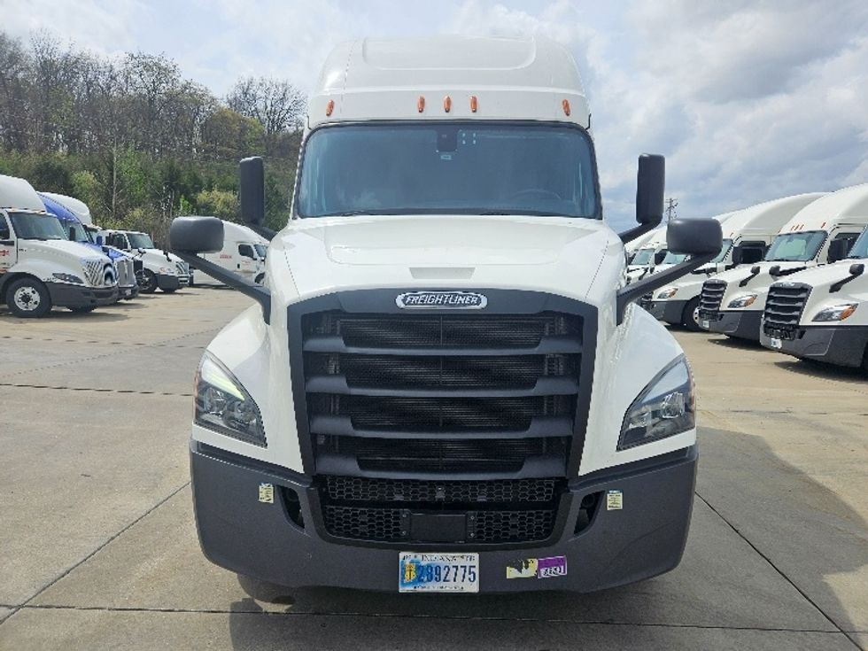 Sleeper Tractor-Heavy Duty Tractors-Freightliner-2020-T12664ST-Moberly-MO-625,205\n\t\tmiles-$ 51,000 - Image 2