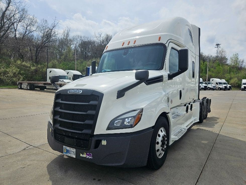 Sleeper Tractor-Heavy Duty Tractors-Freightliner-2020-T12664ST-Moberly-MO-625,205\n\t\tmiles-$ 51,000 - Image 3