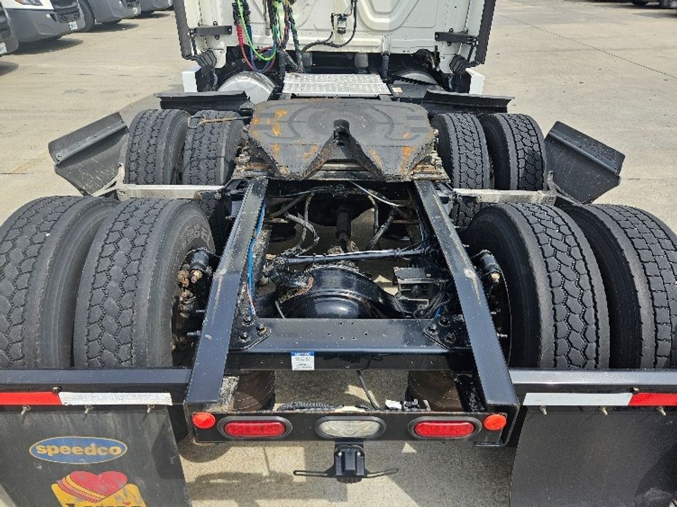 Sleeper Tractor-Heavy Duty Tractors-Freightliner-2020-T12664ST-Moberly-MO-625,205\n\t\tmiles-$ 51,000 - Image 6