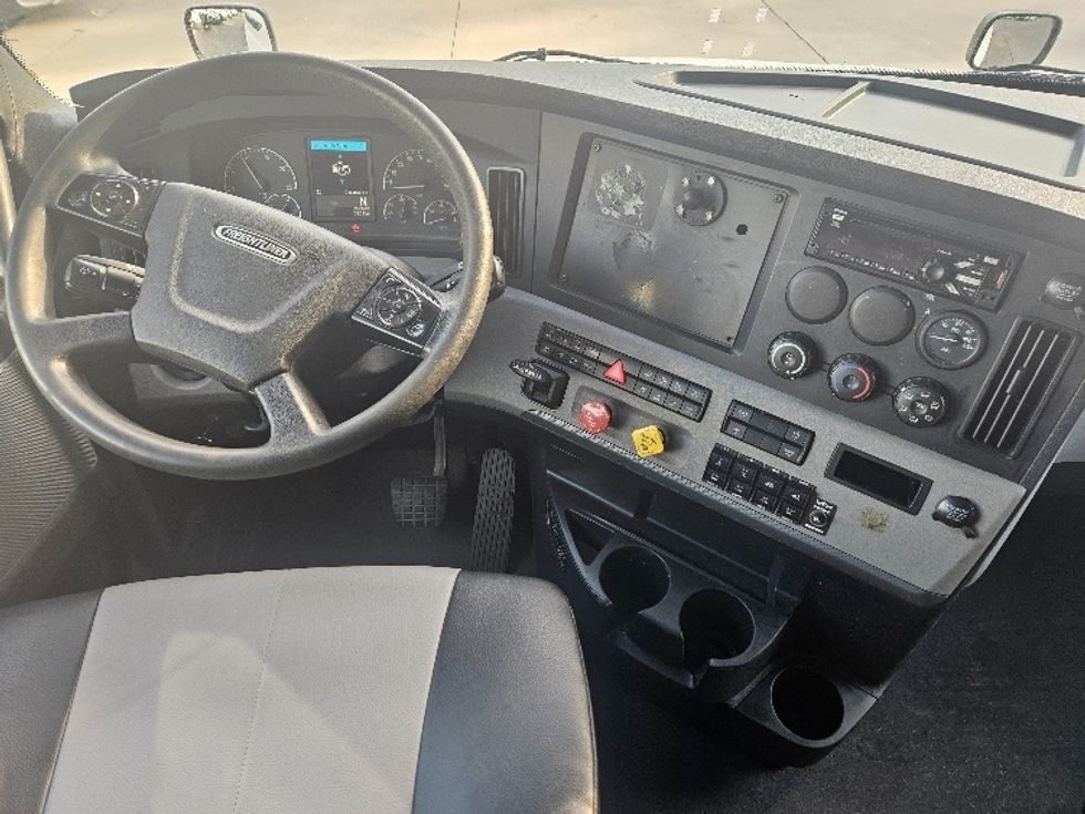 Sleeper Tractor-Heavy Duty Tractors-Freightliner-2020-T12664ST-Moberly-MO-632,420\n\t\tmiles-$ 54,750 - Image 11