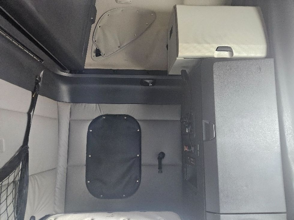 Sleeper Tractor-Heavy Duty Tractors-Freightliner-2020-T12664ST-Moberly-MO-632,420\n\t\tmiles-$ 54,750 - Image 18