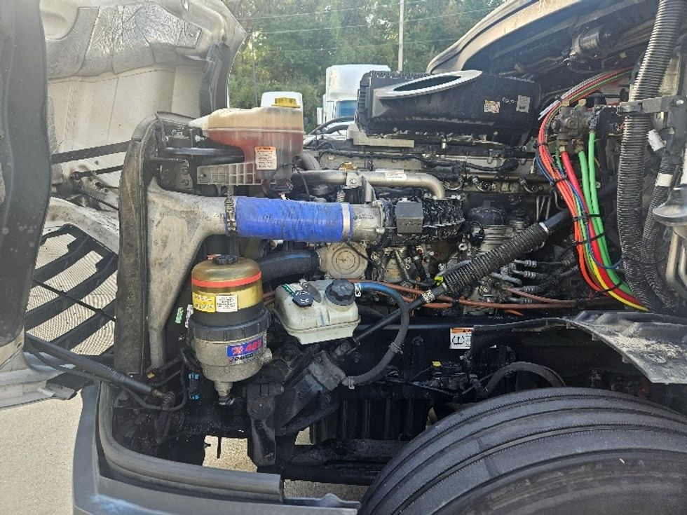 Sleeper Tractor-Heavy Duty Tractors-Freightliner-2020-T12664ST-Moberly-MO-632,420\n\t\tmiles-$ 54,750 - Image 21