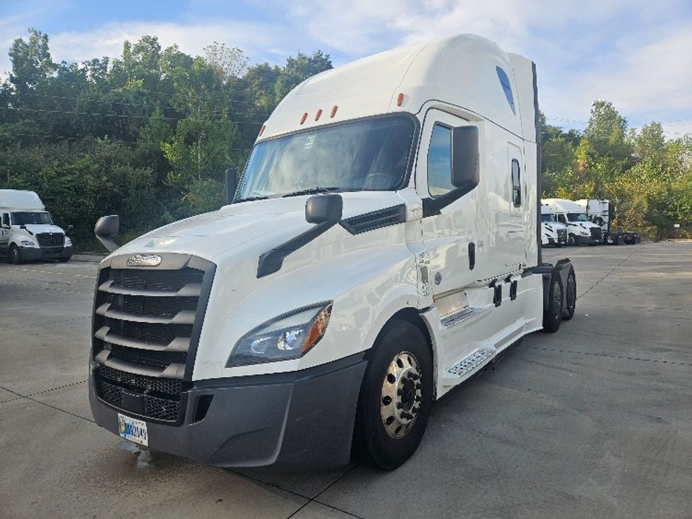 2020 Freightliner Cascadia 126" Sleeper Cab photo 3