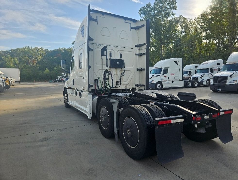 Sleeper Tractor-Heavy Duty Tractors-Freightliner-2020-T12664ST-Moberly-MO-632,420\n\t\tmiles-$ 54,750 - Image 5