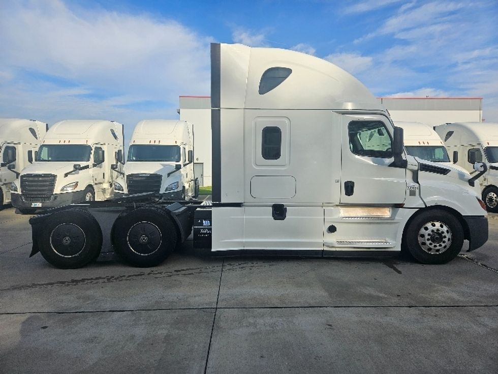 Sleeper Tractor-Heavy Duty Tractors-Freightliner-2020-T12664ST-Moberly-MO-632,420\n\t\tmiles-$ 54,750 - Image 8