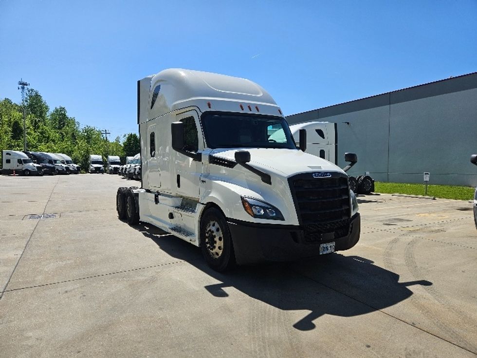 Sleeper Tractor-Heavy Duty Tractors-Freightliner-2020-T12664ST-Moberly-MO-638,821\n\t\tmiles-$ 50,000 - Image 1