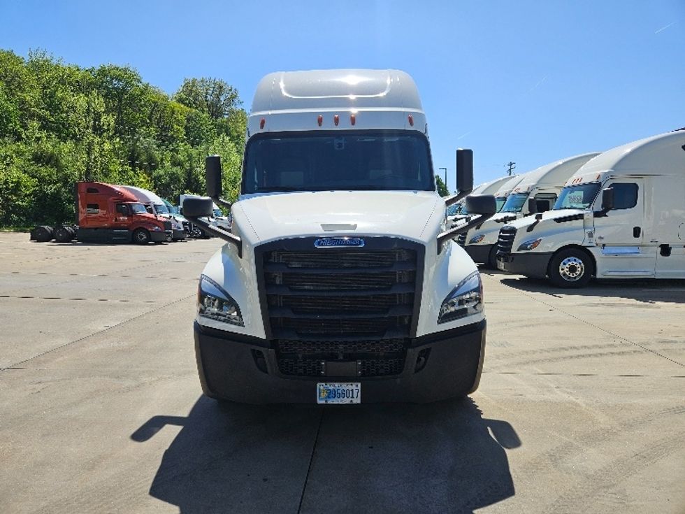 Sleeper Tractor-Heavy Duty Tractors-Freightliner-2020-T12664ST-Moberly-MO-638,821\n\t\tmiles-$ 50,000 - Image 2