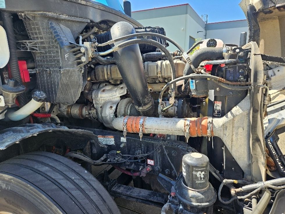 Sleeper Tractor-Heavy Duty Tractors-Freightliner-2020-T12664ST-Moberly-MO-638,821\n\t\tmiles-$ 50,000 - Image 20