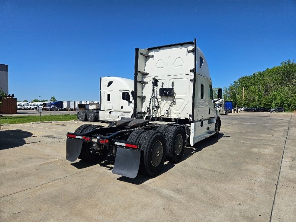Sleeper Tractor-Heavy Duty Tractors-Freightliner-2020-T12664ST-Moberly-MO-638,821\n\t\tmiles-$ 50,000 - Image 7