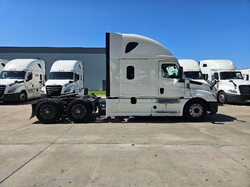Sleeper Tractor-Heavy Duty Tractors-Freightliner-2020-T12664ST-Moberly-MO-638,821\n\t\tmiles-$ 50,000 - Image 8