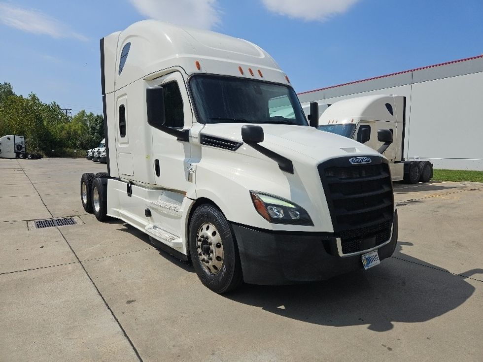 Sleeper Tractor-Heavy Duty Tractors-Freightliner-2020-T12664ST-Moberly-MO-639,404\n\t\tmiles-$ 54,250 - Image 1