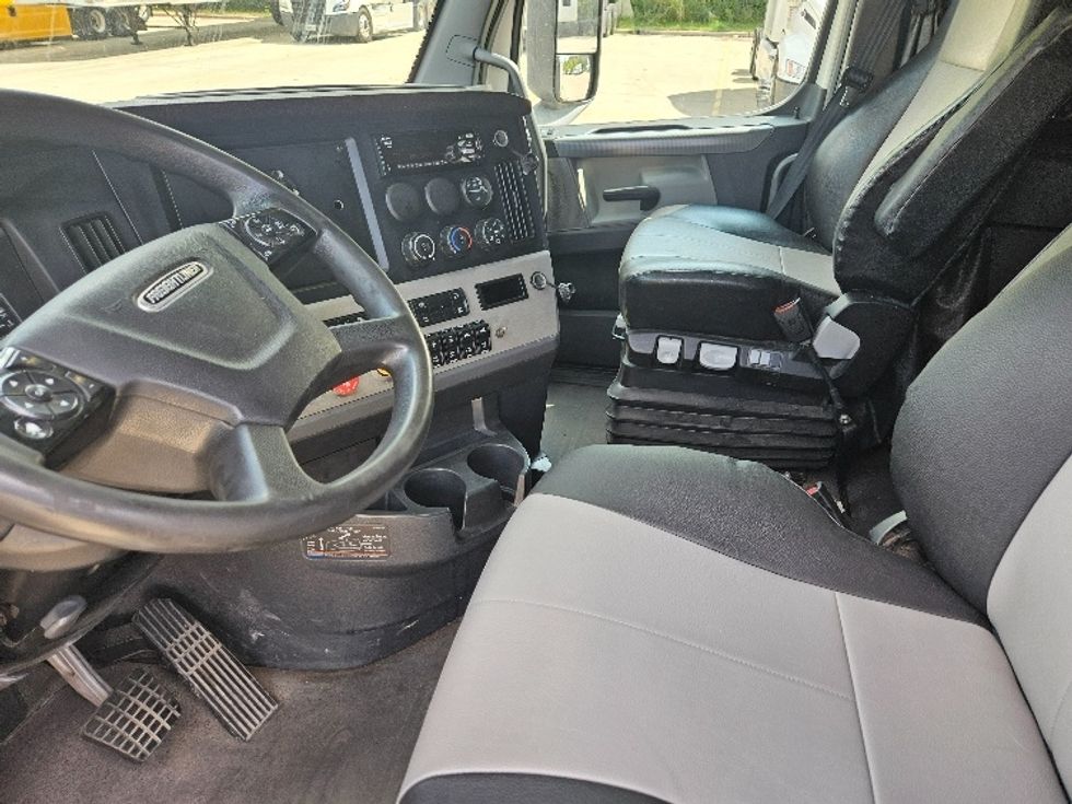 Sleeper Tractor-Heavy Duty Tractors-Freightliner-2020-T12664ST-Moberly-MO-639,404\n\t\tmiles-$ 54,250 - Image 10