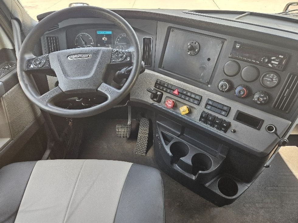 Sleeper Tractor-Heavy Duty Tractors-Freightliner-2020-T12664ST-Moberly-MO-639,404\n\t\tmiles-$ 54,250 - Image 11
