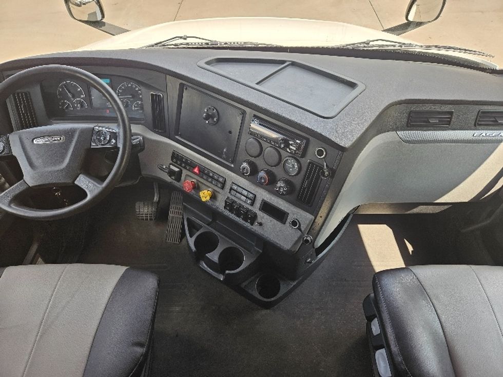 Sleeper Tractor-Heavy Duty Tractors-Freightliner-2020-T12664ST-Moberly-MO-639,404\n\t\tmiles-$ 54,250 - Image 12