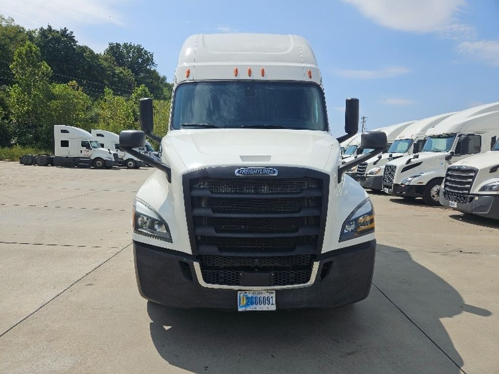 Sleeper Tractor-Heavy Duty Tractors-Freightliner-2020-T12664ST-Moberly-MO-639,404\n\t\tmiles-$ 54,250 - Image 2