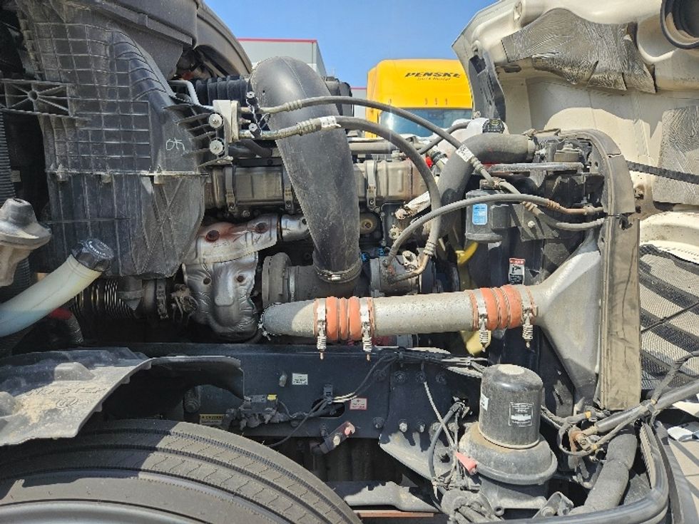 Sleeper Tractor-Heavy Duty Tractors-Freightliner-2020-T12664ST-Moberly-MO-639,404\n\t\tmiles-$ 54,250 - Image 20
