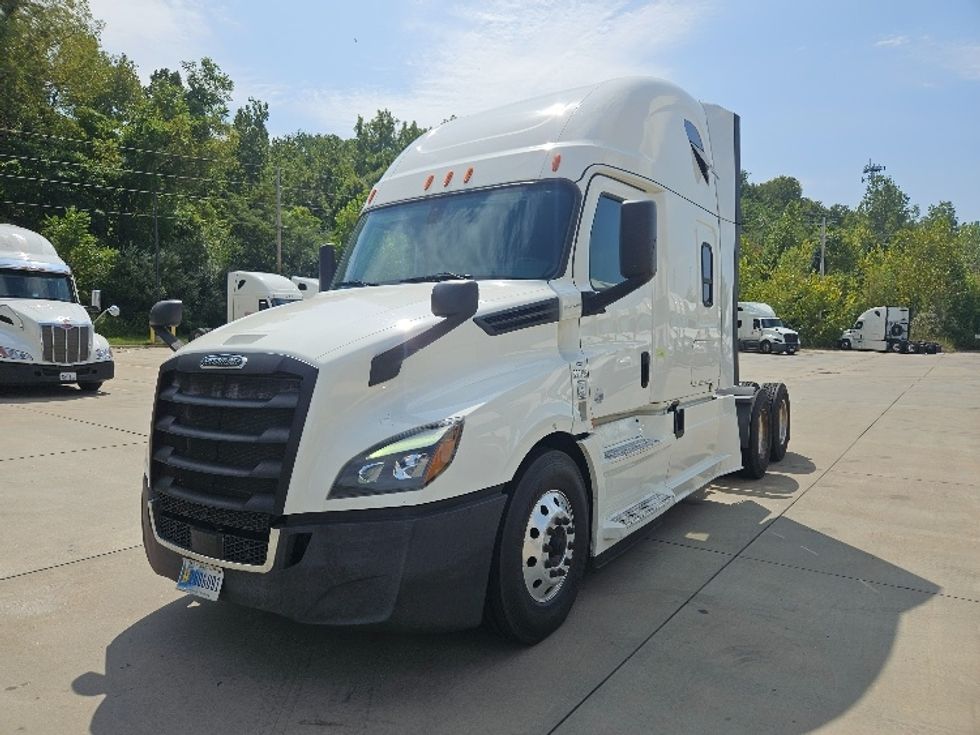 Sleeper Tractor-Heavy Duty Tractors-Freightliner-2020-T12664ST-Moberly-MO-639,404\n\t\tmiles-$ 54,250 - Image 3