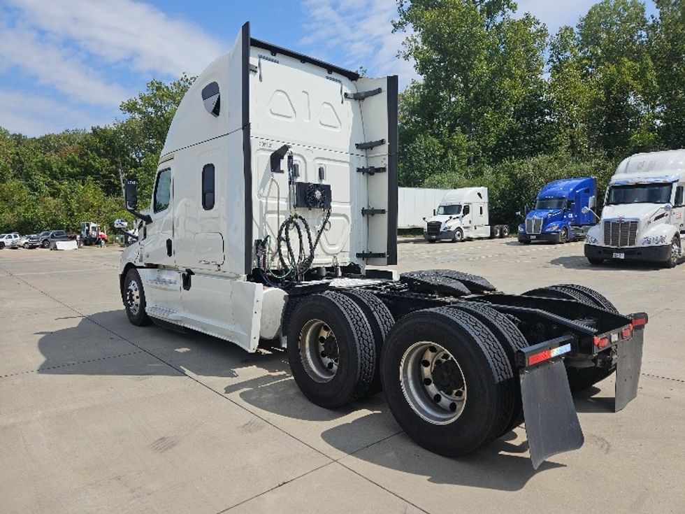 Sleeper Tractor-Heavy Duty Tractors-Freightliner-2020-T12664ST-Moberly-MO-639,404\n\t\tmiles-$ 54,250 - Image 5