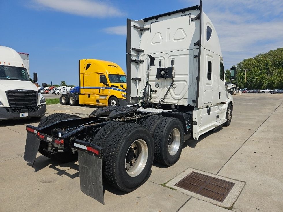 Sleeper Tractor-Heavy Duty Tractors-Freightliner-2020-T12664ST-Moberly-MO-639,404\n\t\tmiles-$ 54,250 - Image 7