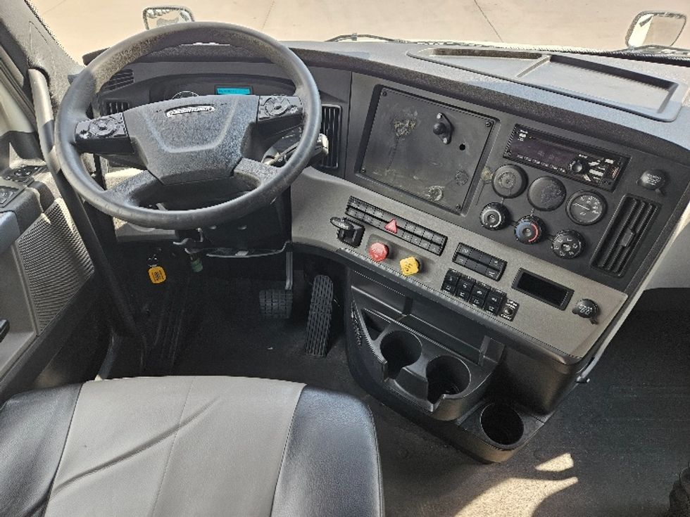 Sleeper Tractor-Heavy Duty Tractors-Freightliner-2020-T12664ST-Moberly-MO-639,481\n\t\tmiles-$ 49,750 - Image 11