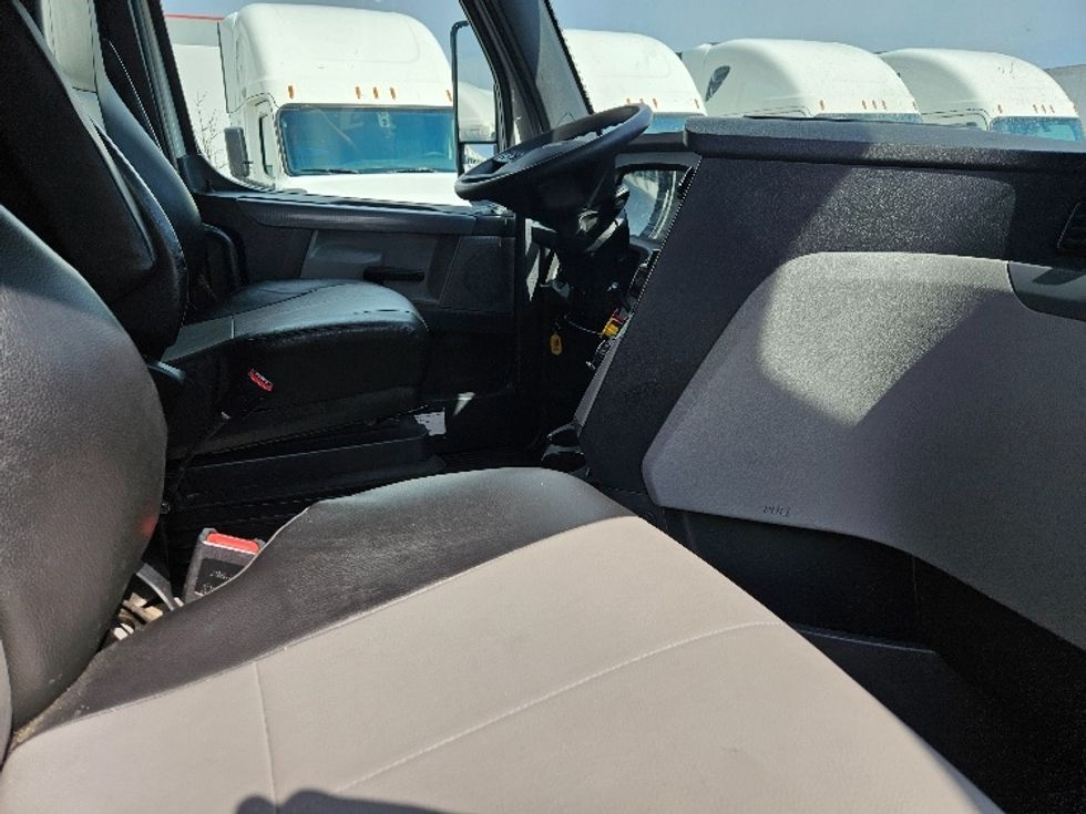 Sleeper Tractor-Heavy Duty Tractors-Freightliner-2020-T12664ST-Moberly-MO-639,481\n\t\tmiles-$ 49,750 - Image 15