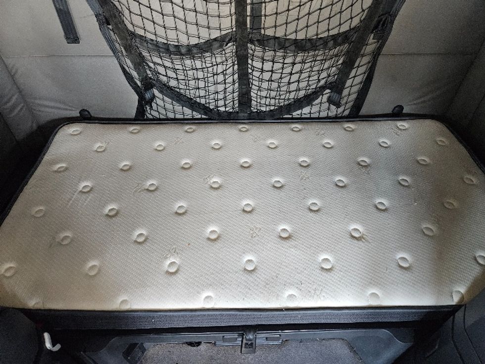 Sleeper Tractor-Heavy Duty Tractors-Freightliner-2020-T12664ST-Moberly-MO-639,481\n\t\tmiles-$ 49,750 - Image 17