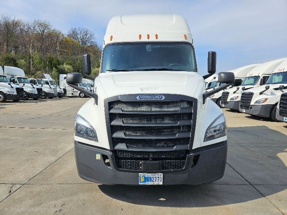 Sleeper Tractor-Heavy Duty Tractors-Freightliner-2020-T12664ST-Moberly-MO-639,481\n\t\tmiles-$ 49,750 - Image 2