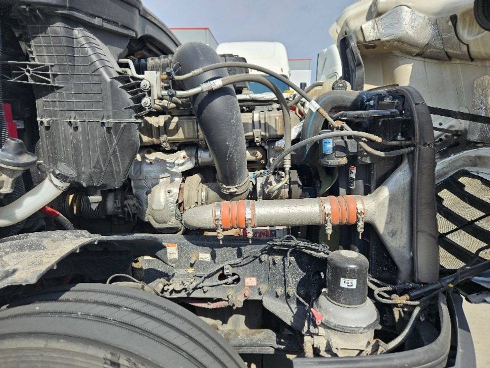 Sleeper Tractor-Heavy Duty Tractors-Freightliner-2020-T12664ST-Moberly-MO-639,481\n\t\tmiles-$ 49,750 - Image 20