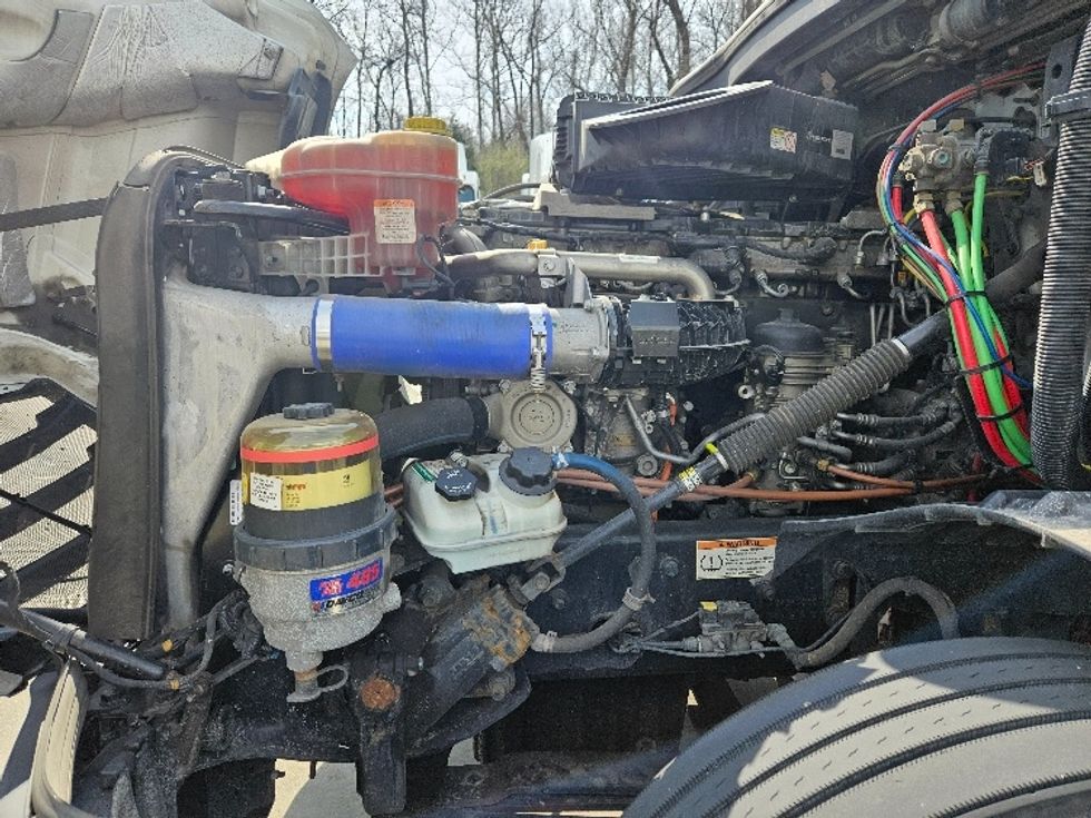 Sleeper Tractor-Heavy Duty Tractors-Freightliner-2020-T12664ST-Moberly-MO-639,481\n\t\tmiles-$ 49,750 - Image 21