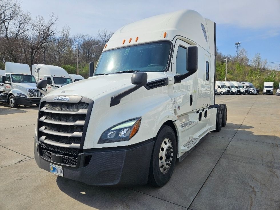 Sleeper Tractor-Heavy Duty Tractors-Freightliner-2020-T12664ST-Moberly-MO-639,481\n\t\tmiles-$ 49,750 - Image 3