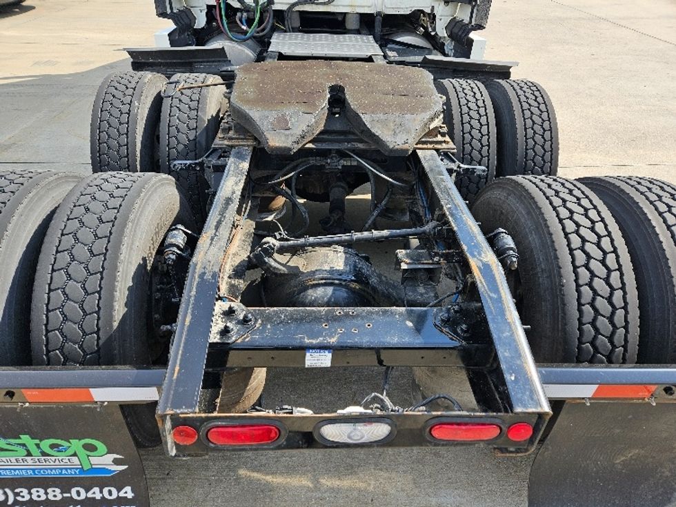 Sleeper Tractor-Heavy Duty Tractors-Freightliner-2020-T12664ST-Moberly-MO-639,481\n\t\tmiles-$ 49,750 - Image 6