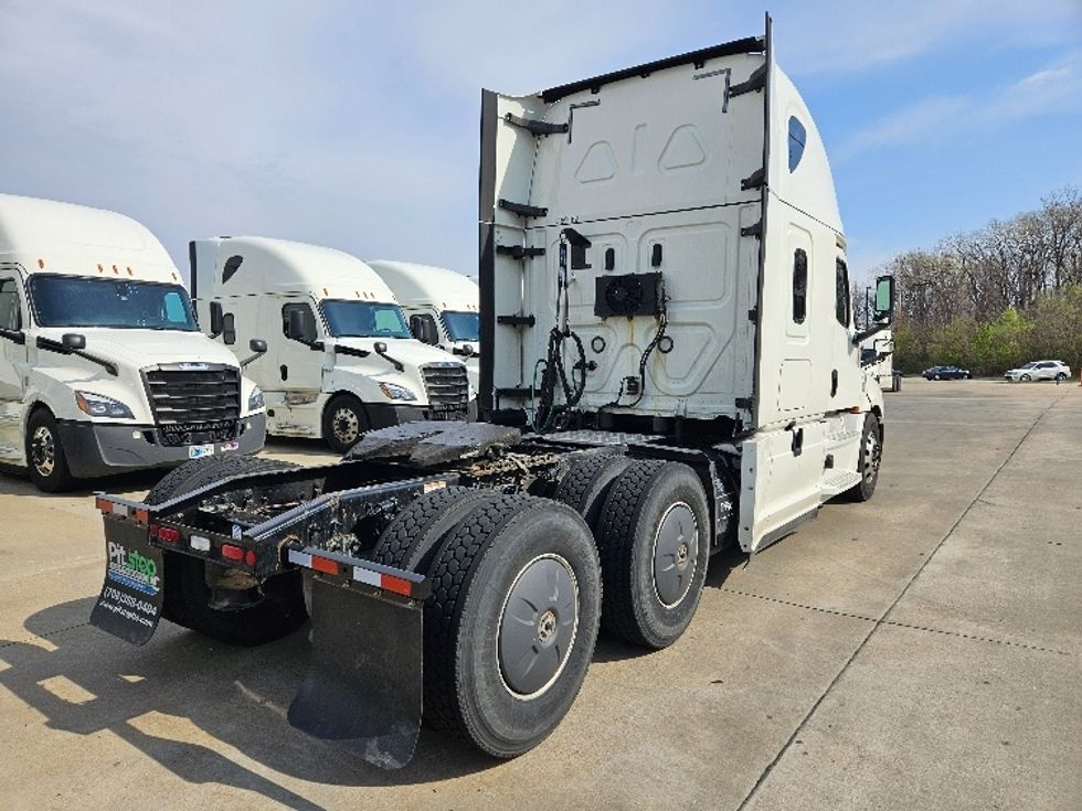Sleeper Tractor-Heavy Duty Tractors-Freightliner-2020-T12664ST-Moberly-MO-639,481\n\t\tmiles-$ 49,750 - Image 7