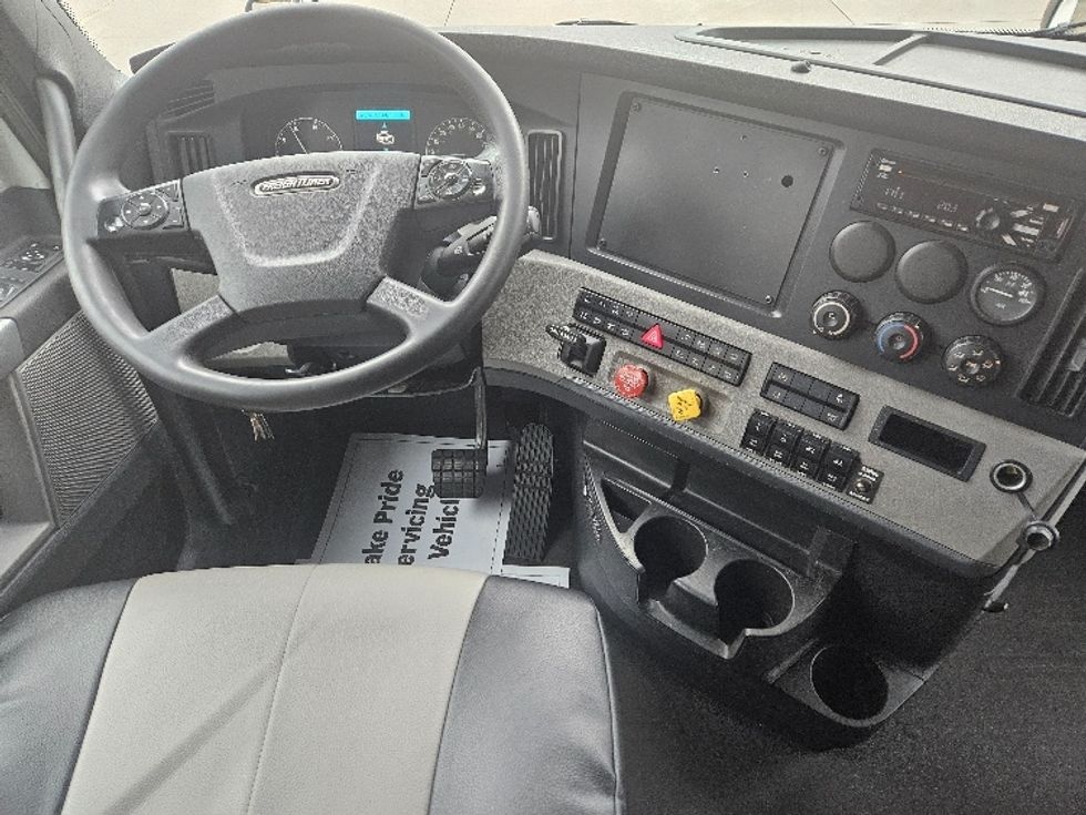 Sleeper Tractor-Heavy Duty Tractors-Freightliner-2020-T12664ST-Moberly-MO-641,594\n\t\tmiles-$ 53,000 - Image 11