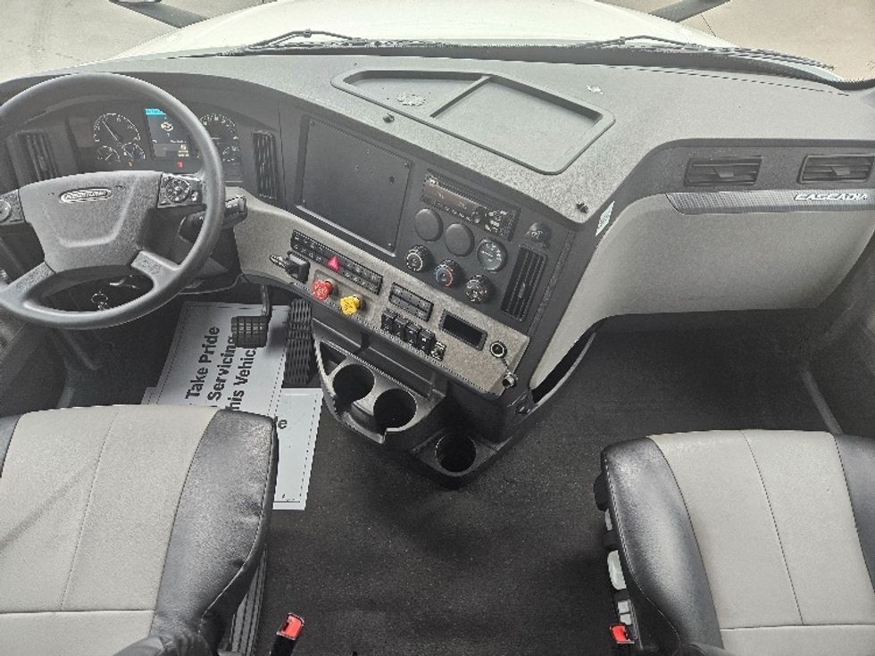 Sleeper Tractor-Heavy Duty Tractors-Freightliner-2020-T12664ST-Moberly-MO-641,594\n\t\tmiles-$ 53,000 - Image 12