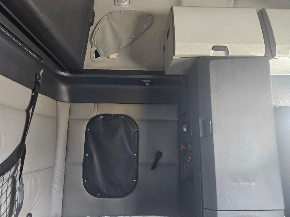 Sleeper Tractor-Heavy Duty Tractors-Freightliner-2020-T12664ST-Moberly-MO-641,594\n\t\tmiles-$ 53,000 - Image 18