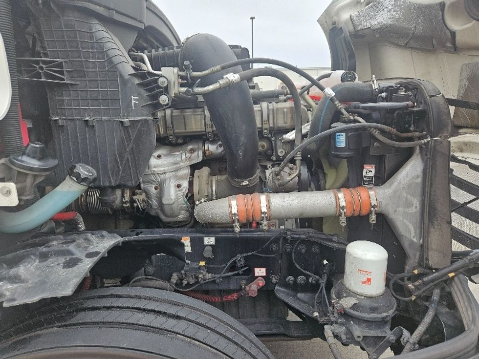 Sleeper Tractor-Heavy Duty Tractors-Freightliner-2020-T12664ST-Moberly-MO-641,594\n\t\tmiles-$ 53,000 - Image 20