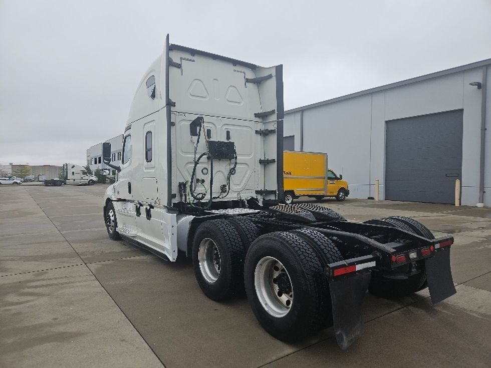 Sleeper Tractor-Heavy Duty Tractors-Freightliner-2020-T12664ST-Moberly-MO-641,594\n\t\tmiles-$ 53,000 - Image 5