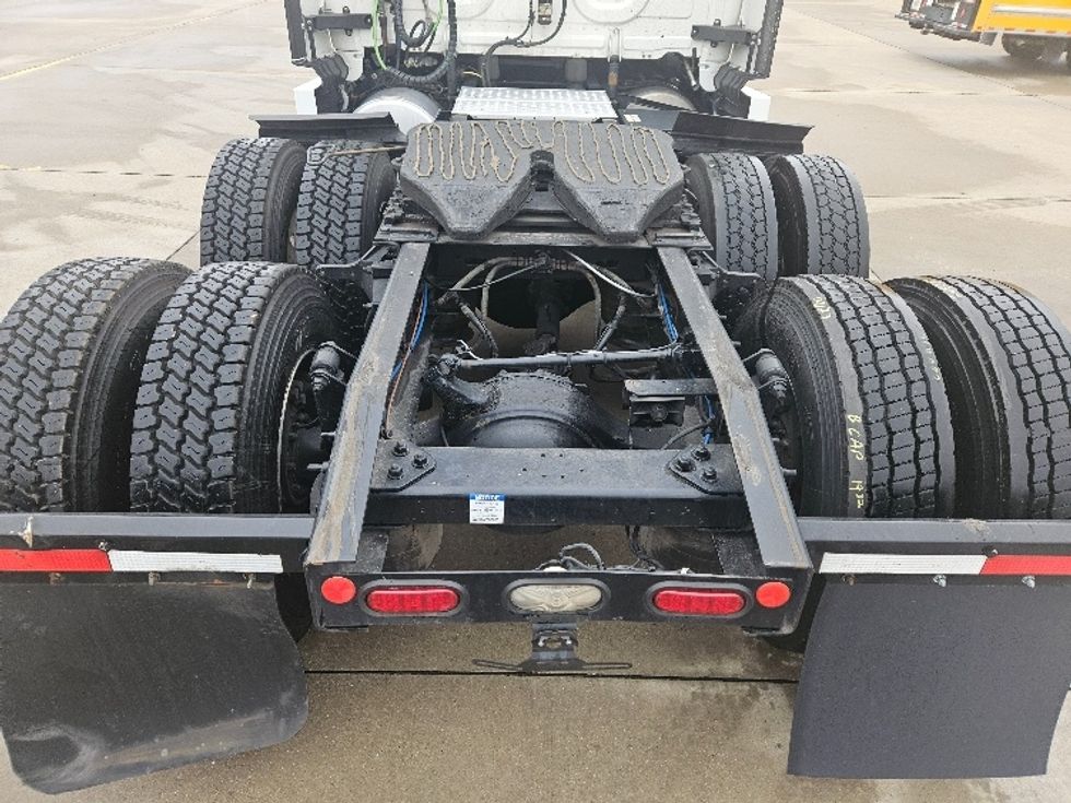 Sleeper Tractor-Heavy Duty Tractors-Freightliner-2020-T12664ST-Moberly-MO-641,594\n\t\tmiles-$ 53,000 - Image 6