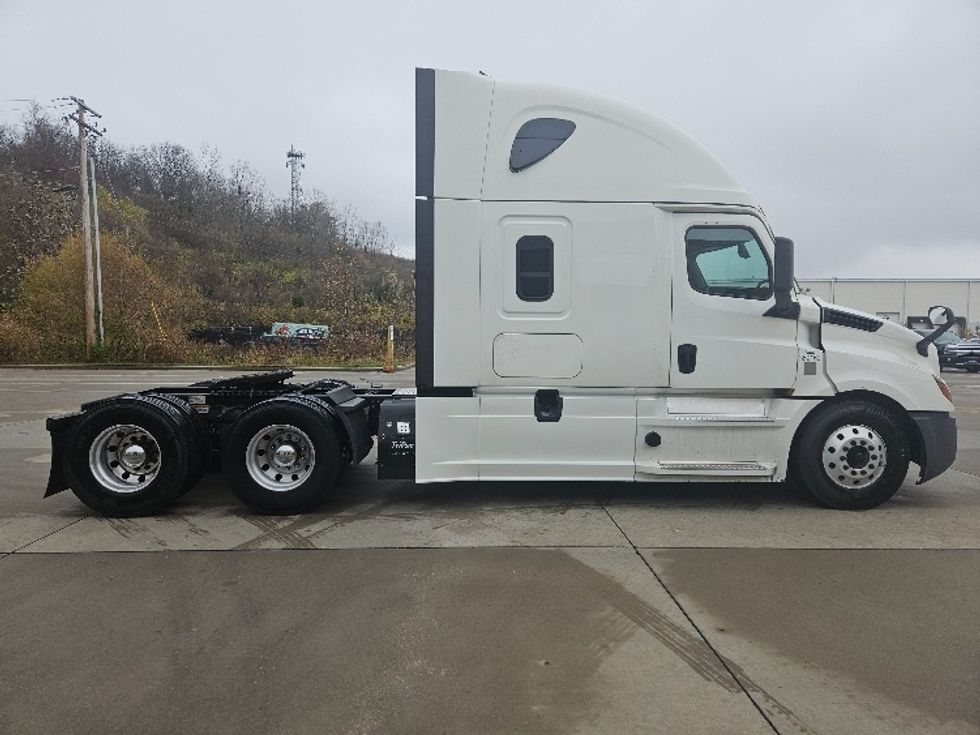 Sleeper Tractor-Heavy Duty Tractors-Freightliner-2020-T12664ST-Moberly-MO-641,594\n\t\tmiles-$ 53,000 - Image 8