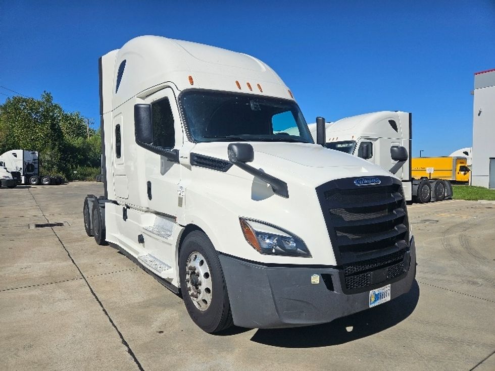 Sleeper Tractor-Heavy Duty Tractors-Freightliner-2020-T12664ST-Moberly-MO-645,598\n\t\tmiles-$ 53,750 - Image 1