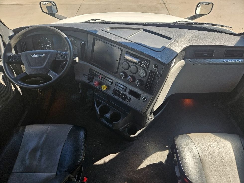 Sleeper Tractor-Heavy Duty Tractors-Freightliner-2020-T12664ST-Moberly-MO-645,598\n\t\tmiles-$ 53,750 - Image 12