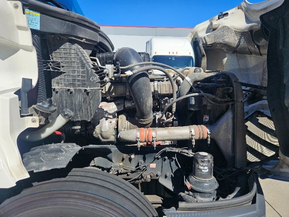 Sleeper Tractor-Heavy Duty Tractors-Freightliner-2020-T12664ST-Moberly-MO-645,598\n\t\tmiles-$ 53,750 - Image 20